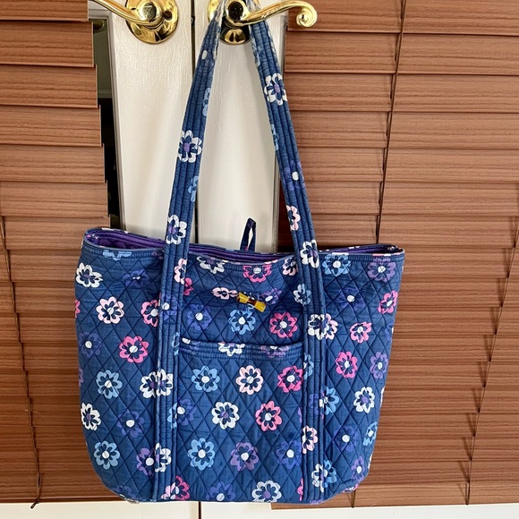 Vera Bradley Handbags - Vera Bradley Ellie Flowers Tote